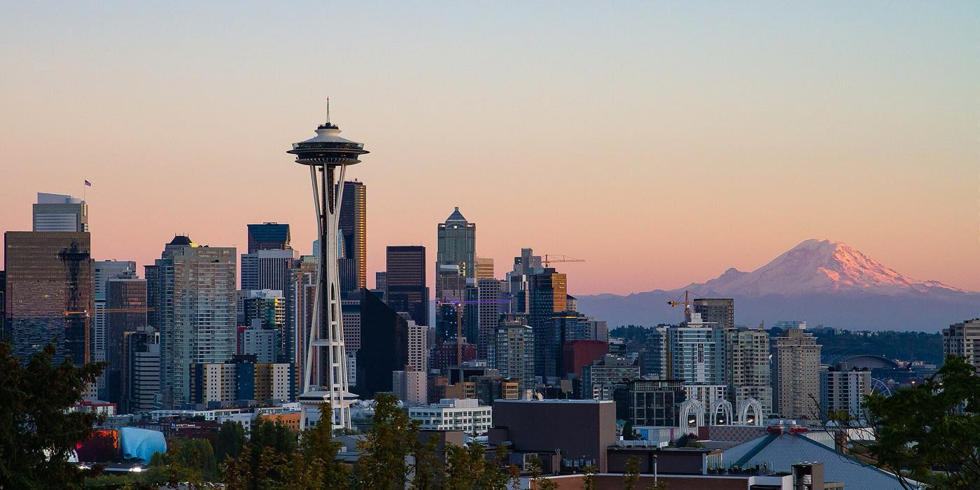 Seattle skyline from Kerry Park with Mount Rainier behind